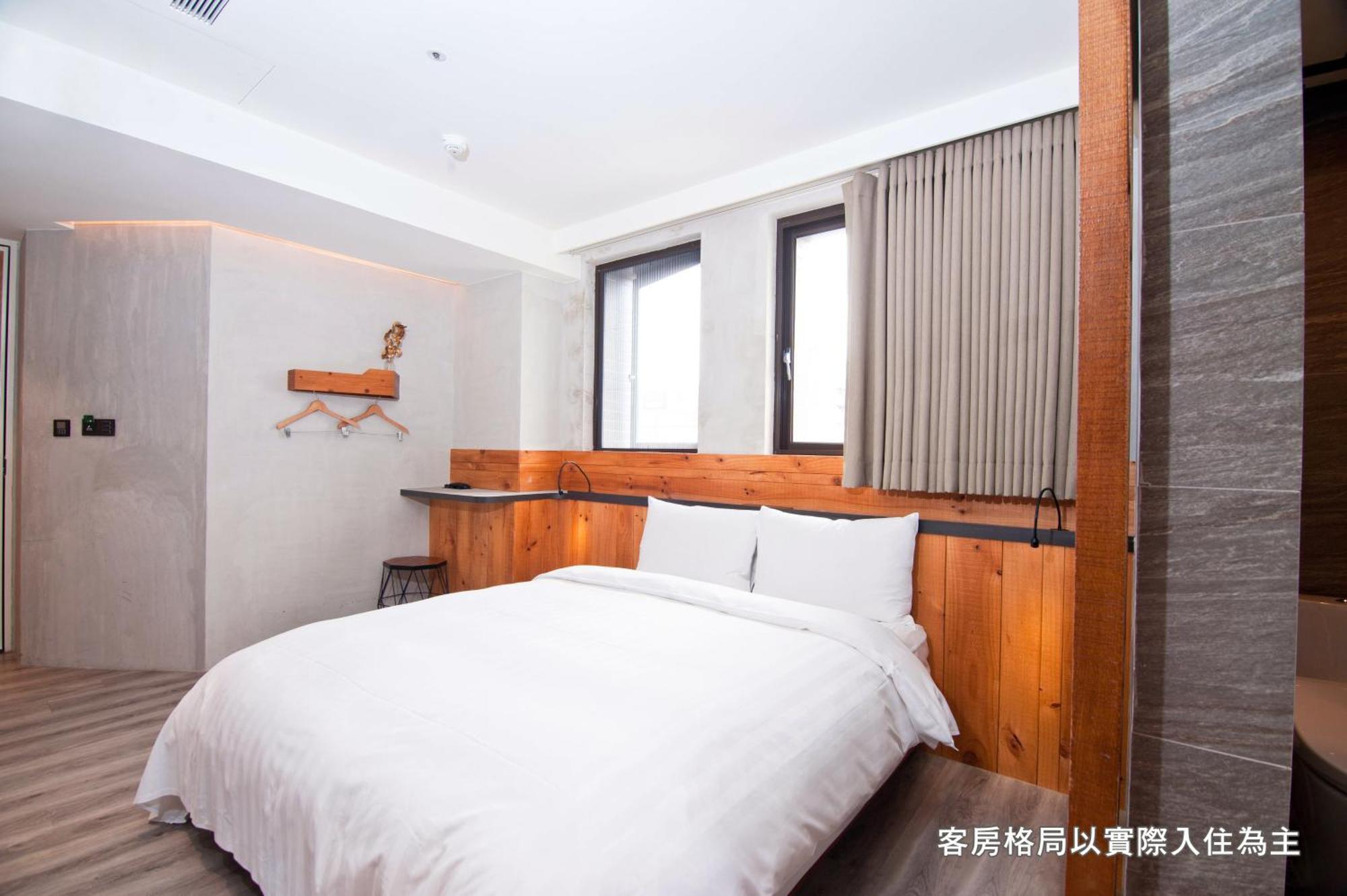 Central Land Hotel Taichung Exterior photo
