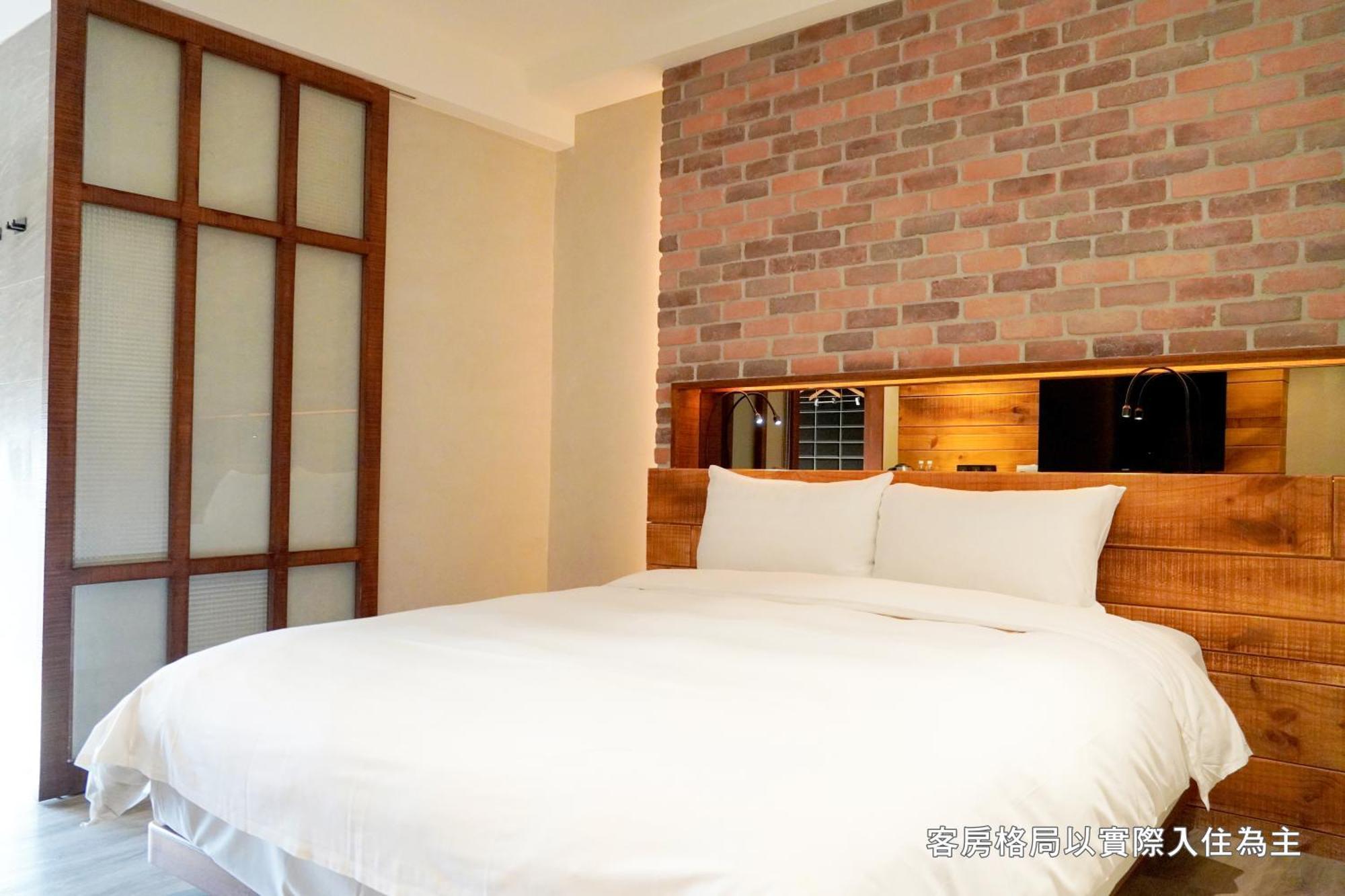 Central Land Hotel Taichung Exterior photo