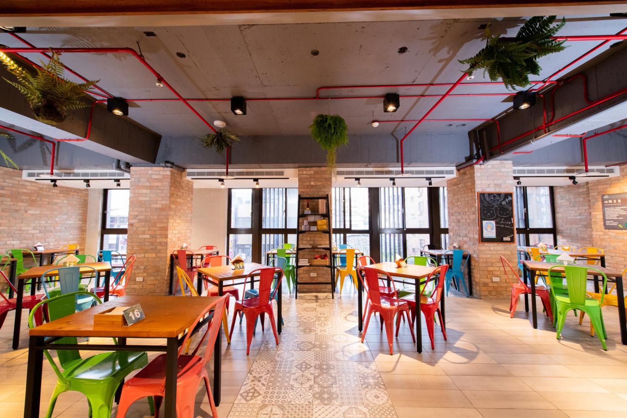 Central Land Hotel Taichung Exterior photo