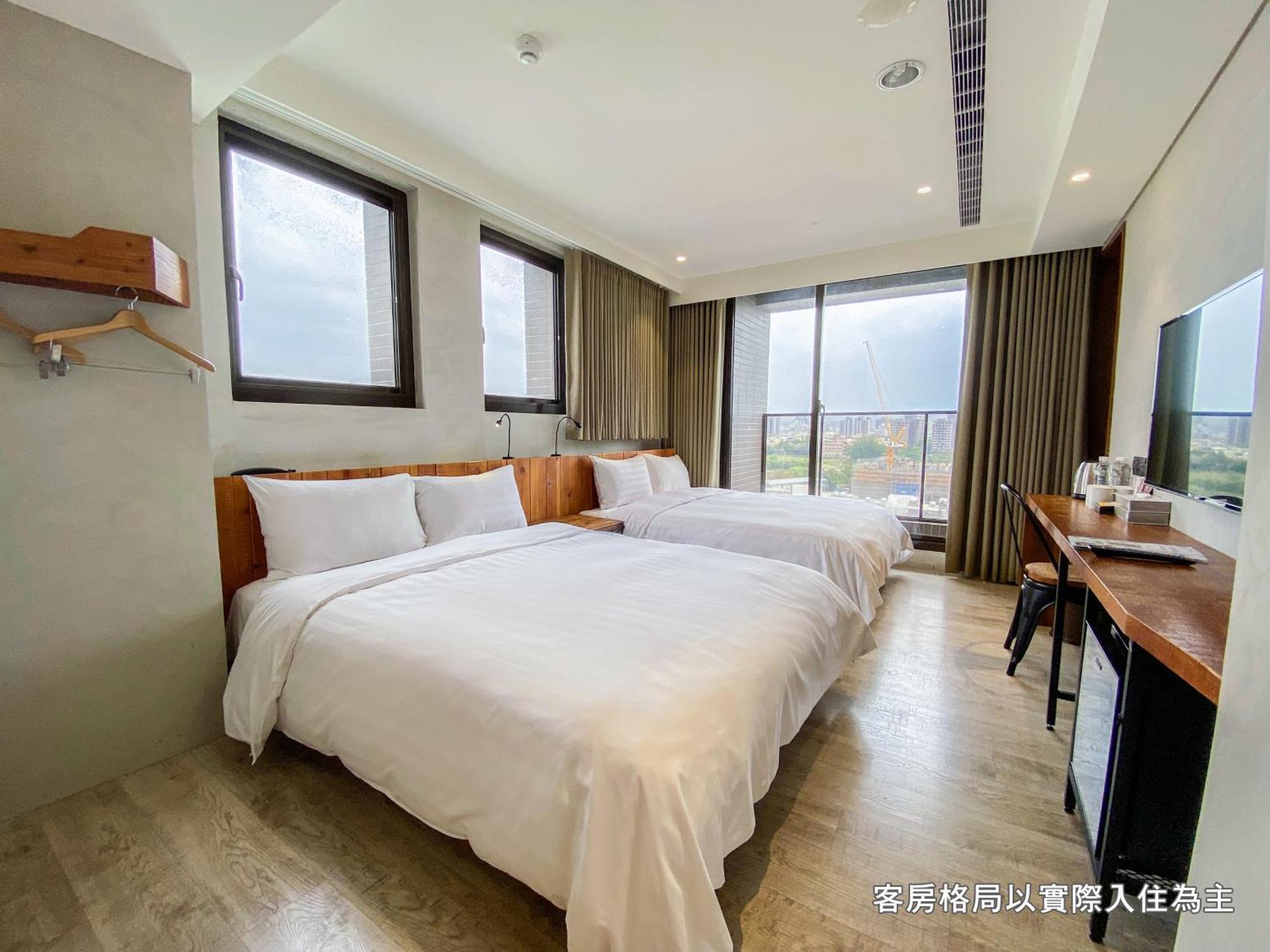 Central Land Hotel Taichung Exterior photo